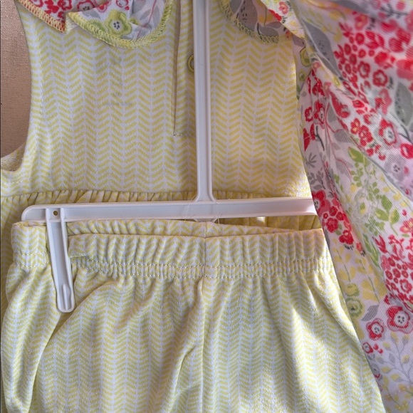 NEW Floral Baby Girl Infant 4-piece set: 2 shirts and 2 shorts Size 9 months - Picture 6 of 6
